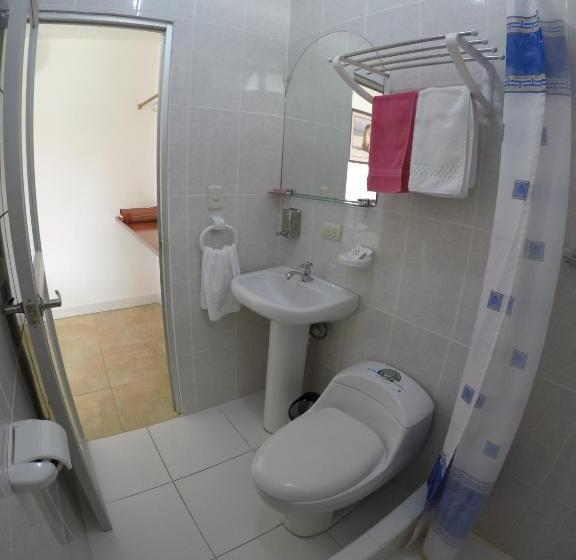 Трехместный Номер Стандарт Вид на Бассейн, Stefany's Lodging