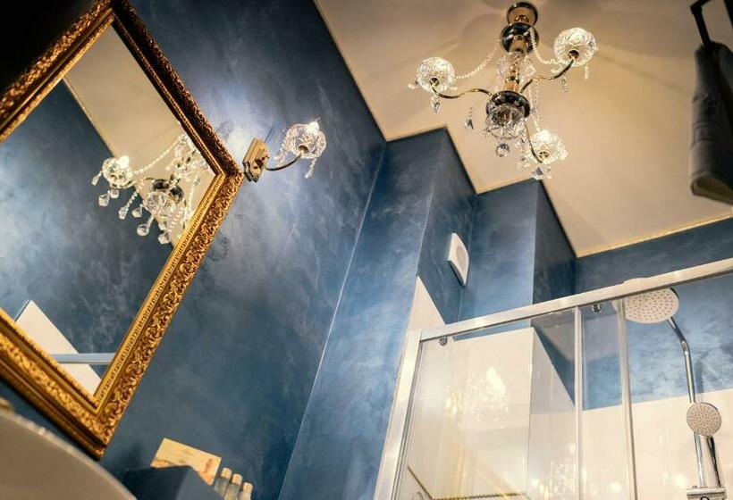 اتاق لوکس با تخت بزرگ, Belle Epoque Boutique