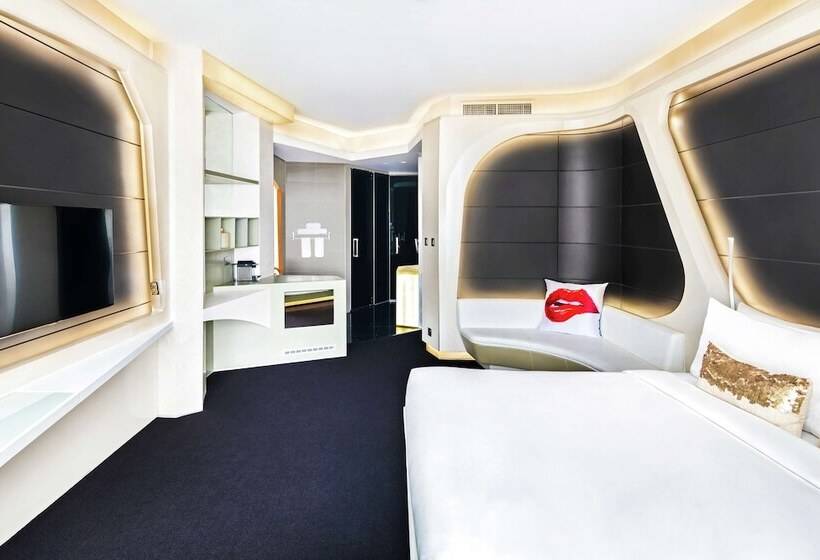 اتاق لوکس با چشم‌انداز, V Hotel Dubai, Curio Collection By Hilton