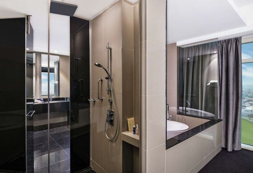 سوییت, V Hotel Dubai, Curio Collection By Hilton