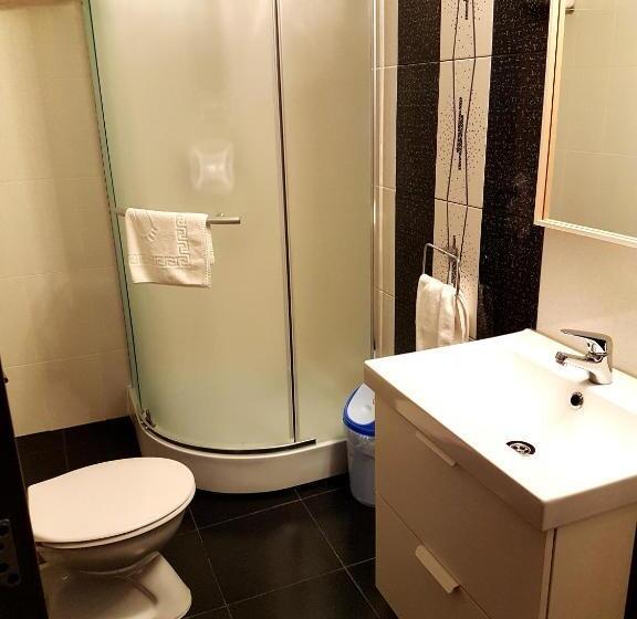 اتاق پرمیوم, Mic