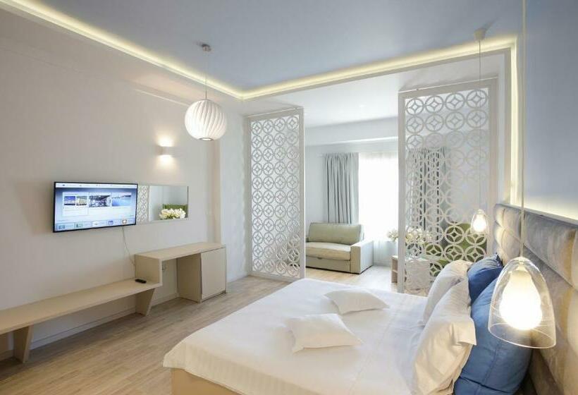 اتاق خانوادگی, Nautic Luxury Club