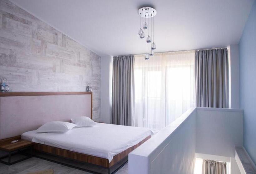 سوییت جونیور, Nautic Luxury Club