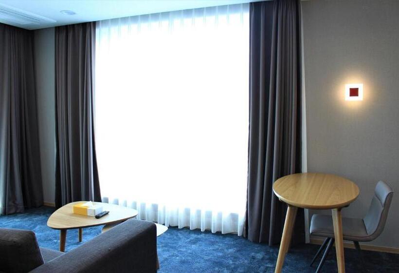 Люкс Кровать Кинг, Co Op City Hotel Seongsan