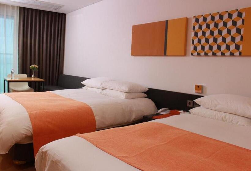 Семейный Номер Вид на Море, Co Op City Hotel Seongsan