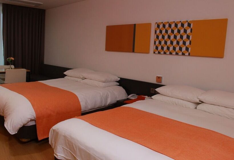 Семейный Номер Вид на Море, Co Op City Hotel Seongsan