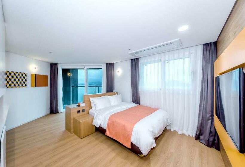 Номер Executive Вид на Море, Co Op City Hotel Seongsan