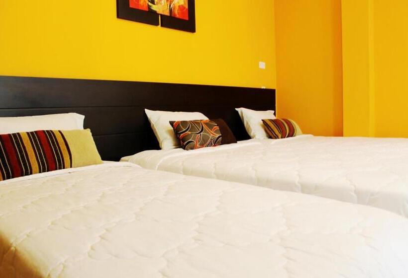 Habitación Triple Clásica, Monterrico Hotel Perú