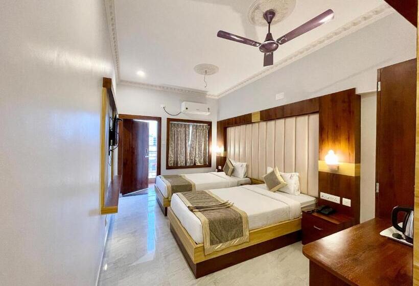 Quarto Triplo Economy, New A One Lagoon ! Puri Swimming Pool, Near Sea Beach And Temple Fully Air Conditioned Hotel With Li