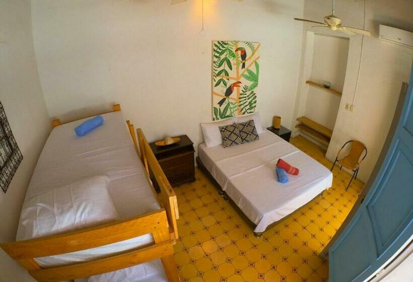 اتاق خانوادگی, Hostal Españolete