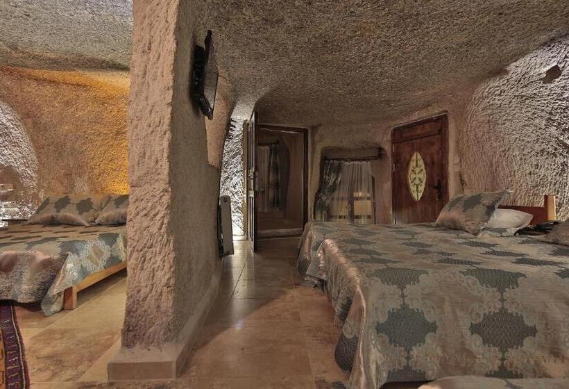 ファミリールーム, Shoestring Cave House