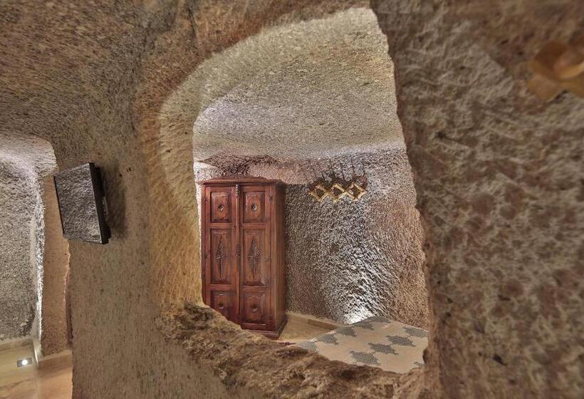 ファミリールーム, Shoestring Cave House