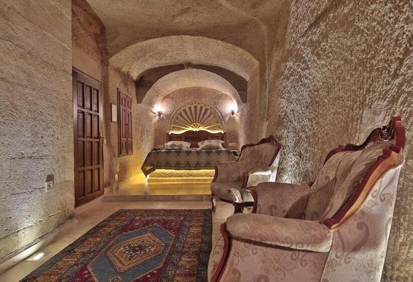 Delüks Oda, Shoestring Cave House