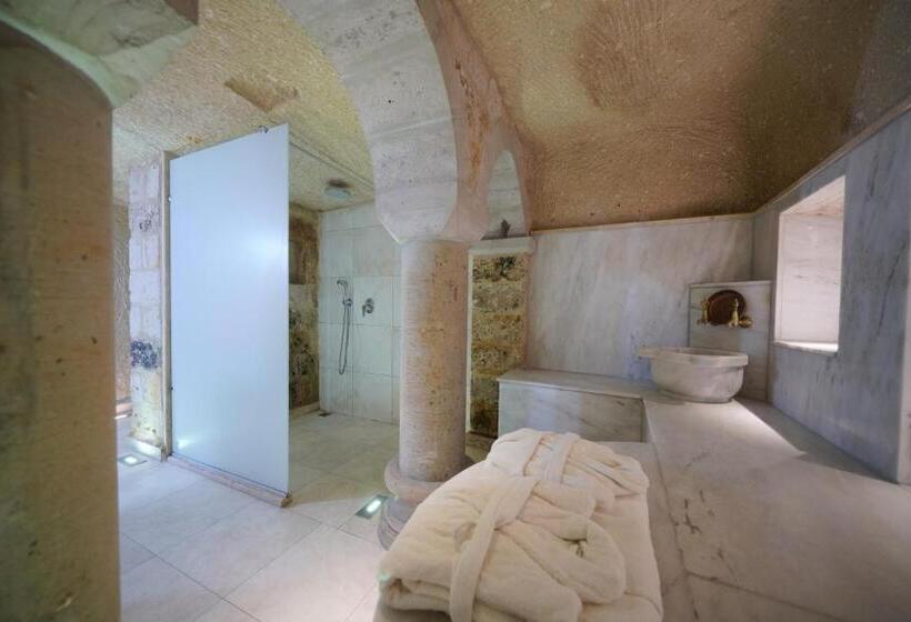 جناح إدارى, Shoestring Cave House