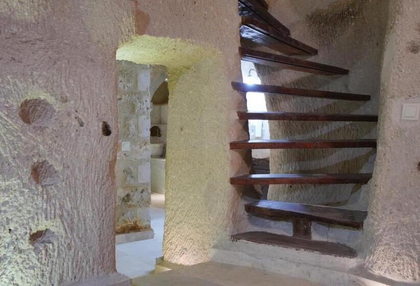 جناح إدارى, Shoestring Cave House