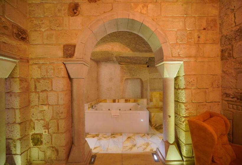 سوییت, Shoestring Cave House