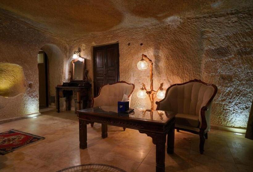 ジュニアスイート, Shoestring Cave House