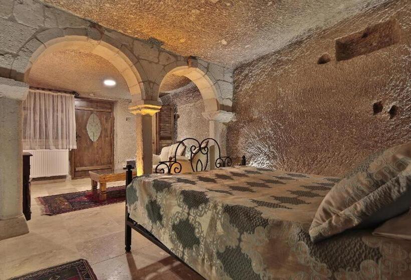 اتاق لوکس با تخت بزرگ, Shoestring Cave House