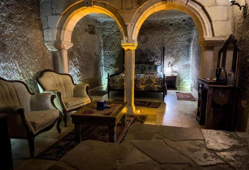 اتاق لوکس با تخت بزرگ, Shoestring Cave House