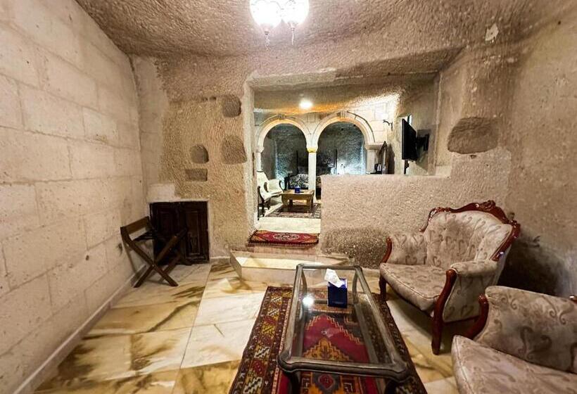 キングサイズベッドのデラックスルーム, Shoestring Cave House