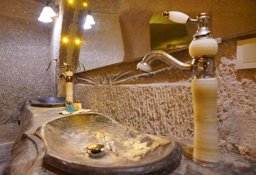 جناح رئاسى, Shoestring Cave House