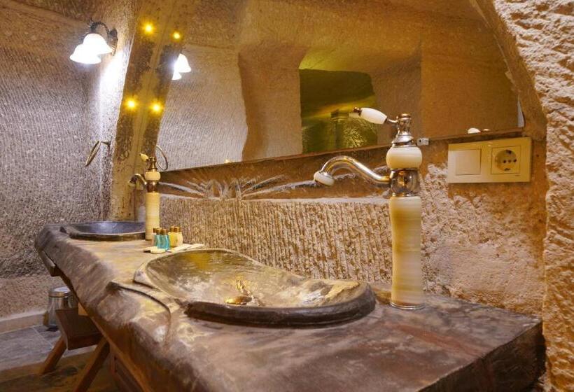 プレジデントスイートルーム, Shoestring Cave House