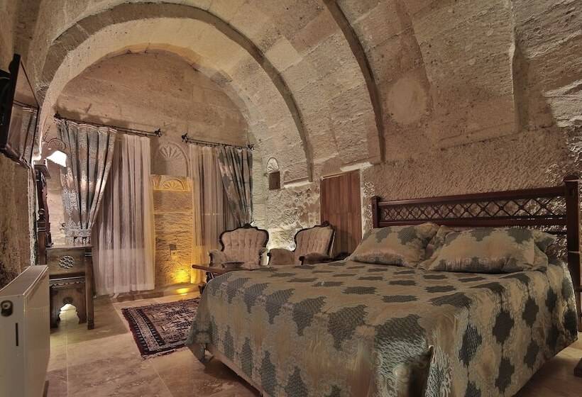 Delüks Oda, Shoestring Cave House