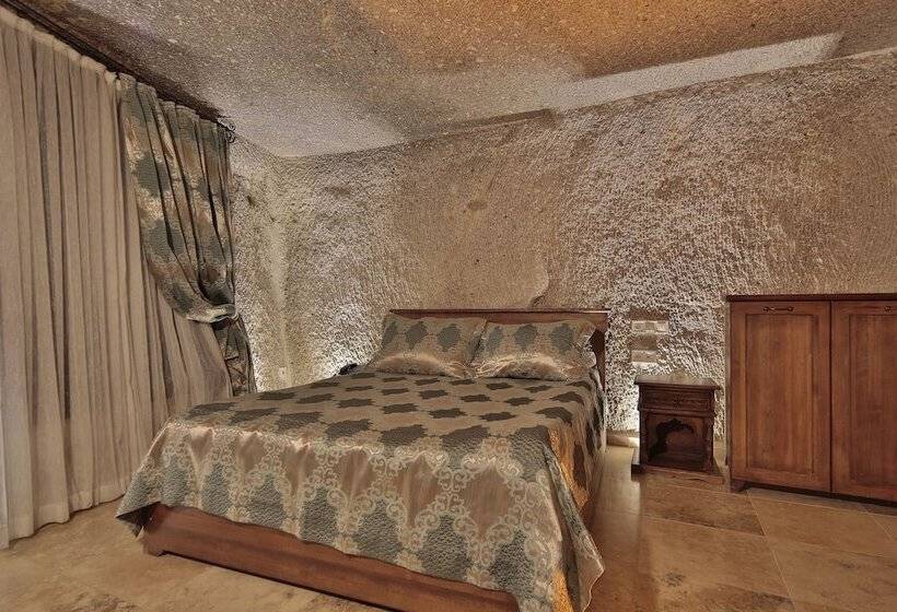 Delüks Oda, Shoestring Cave House