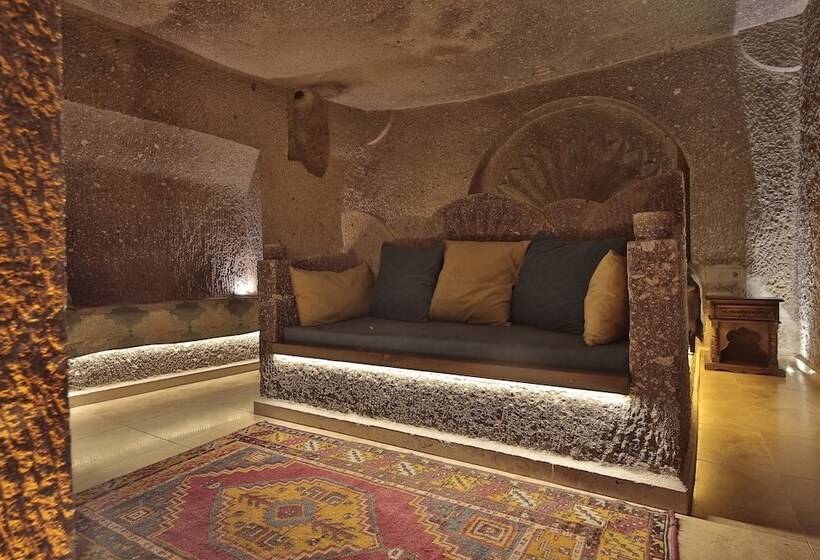 スイート, Shoestring Cave House