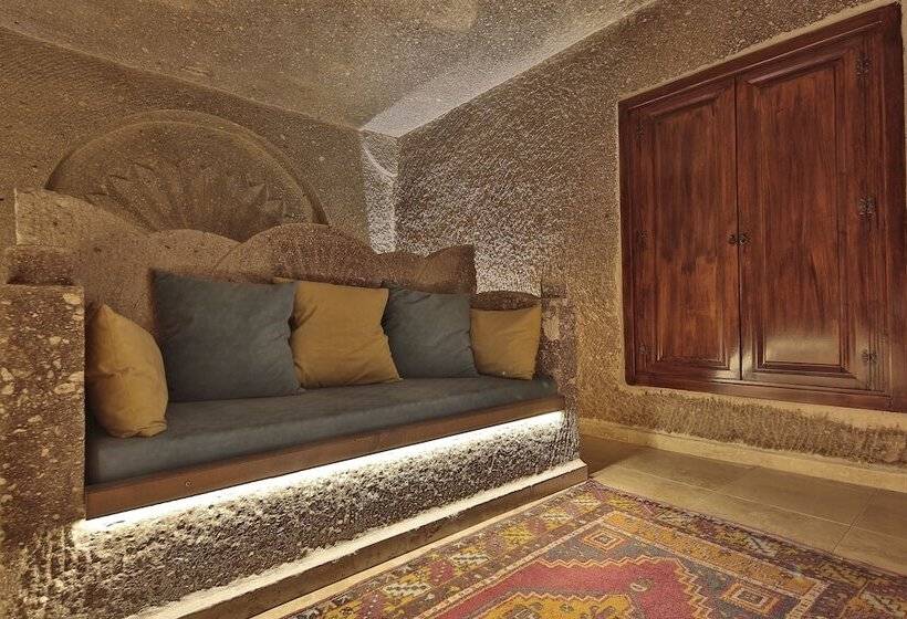 スイート, Shoestring Cave House