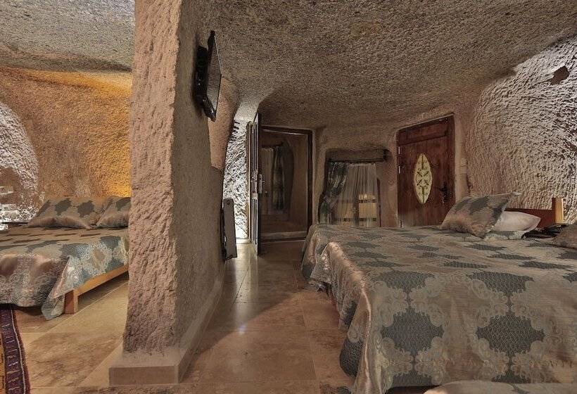 غرفة عائلية, Shoestring Cave House