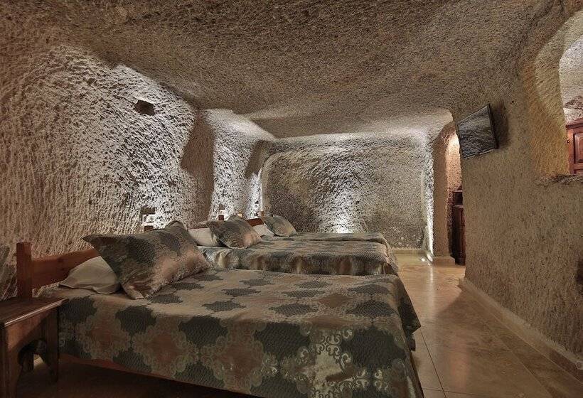 ファミリールーム, Shoestring Cave House