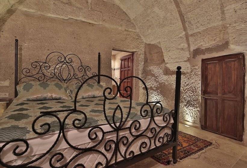 スタンダードルーム, Shoestring Cave House