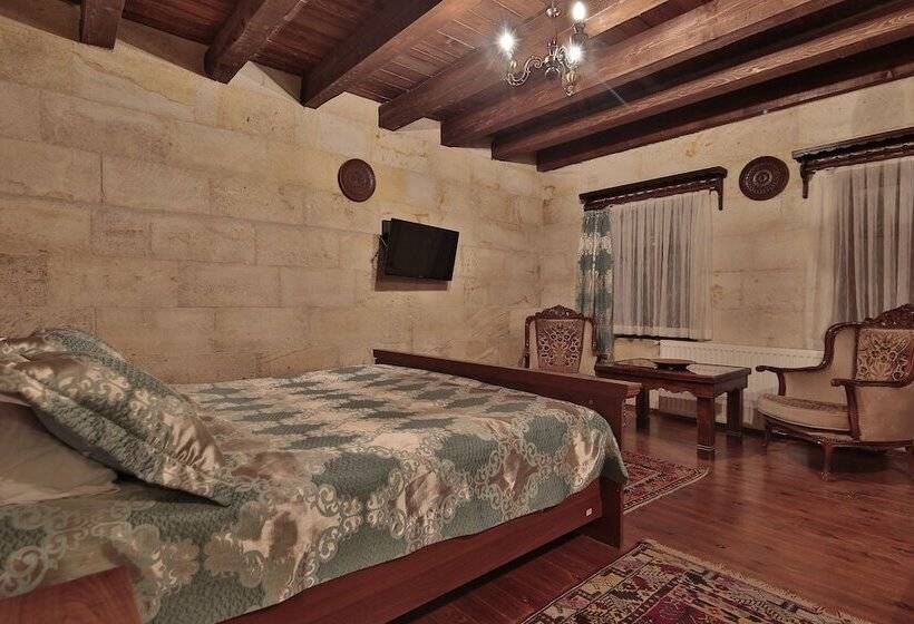 Delüks Oda, Shoestring Cave House