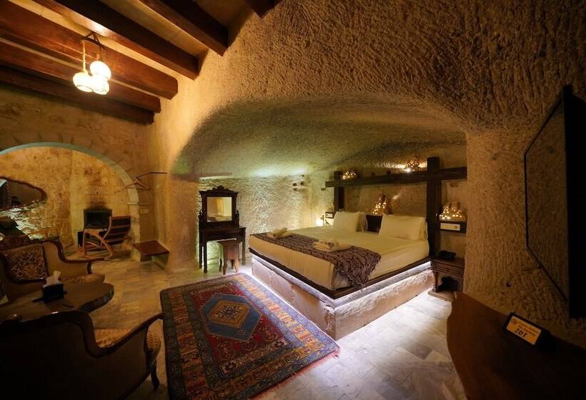 سوییت, Shoestring Cave House