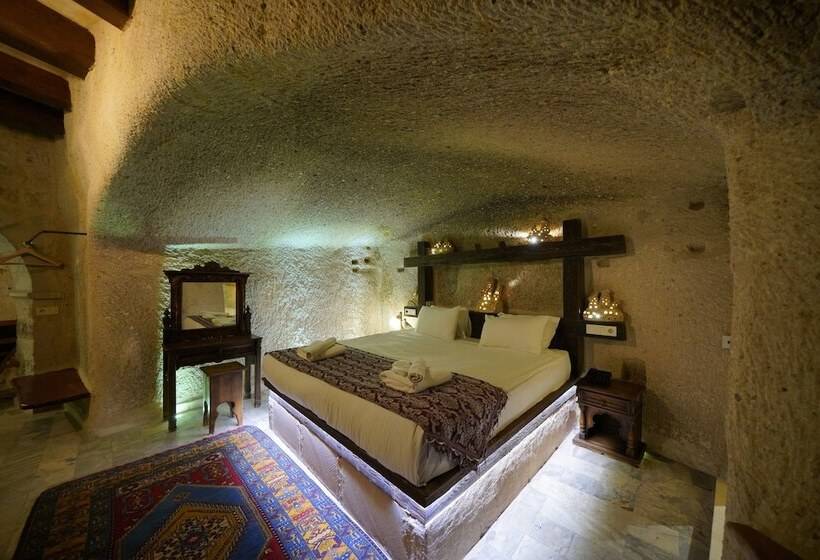 スイート, Shoestring Cave House