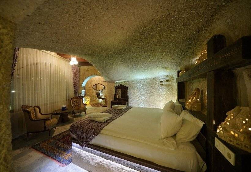سوییت, Shoestring Cave House