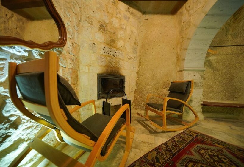 スイート, Shoestring Cave House