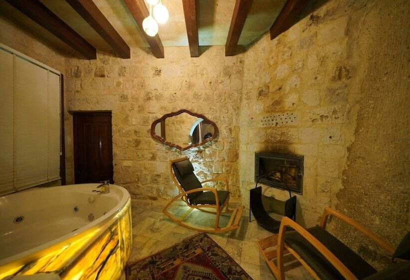 Süit, Shoestring Cave House