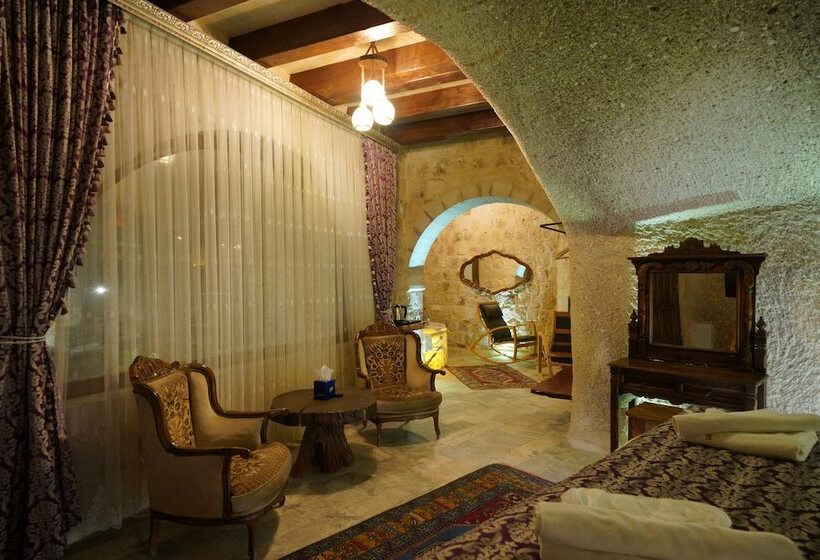 سوییت, Shoestring Cave House