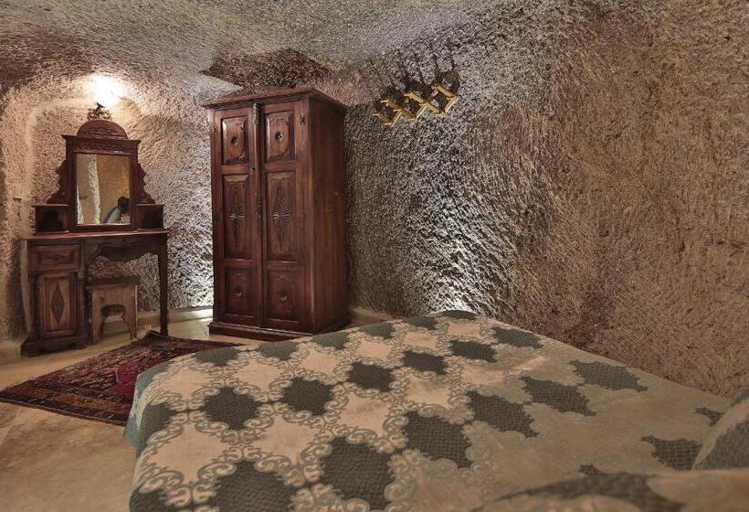 غرفة عائلية, Shoestring Cave House