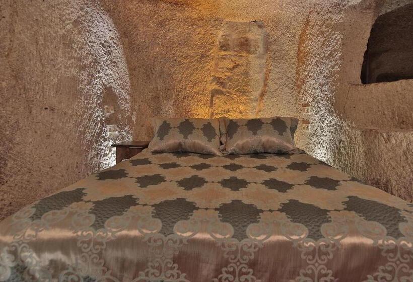 ファミリールーム, Shoestring Cave House