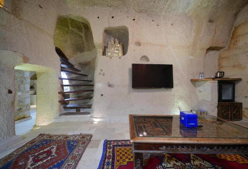جناح إدارى, Shoestring Cave House