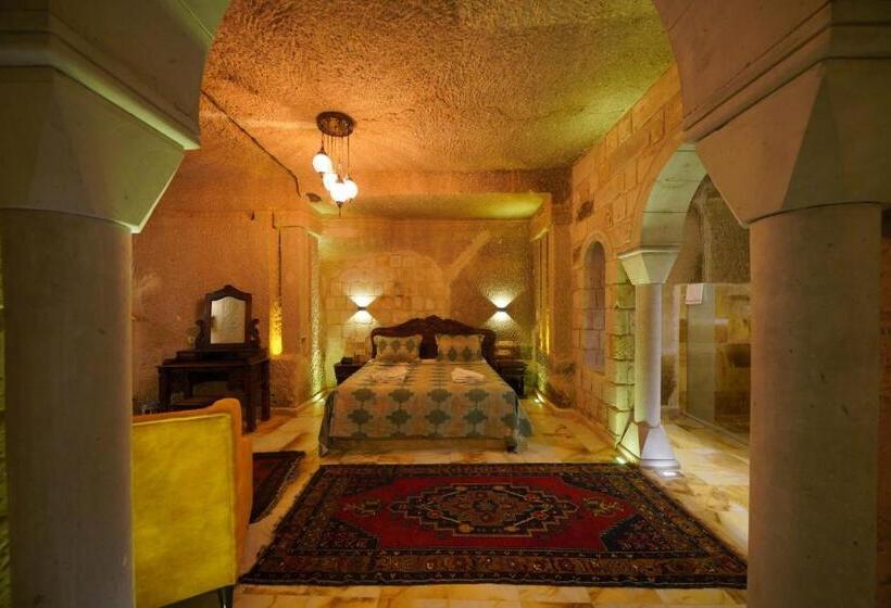 سوییت, Shoestring Cave House