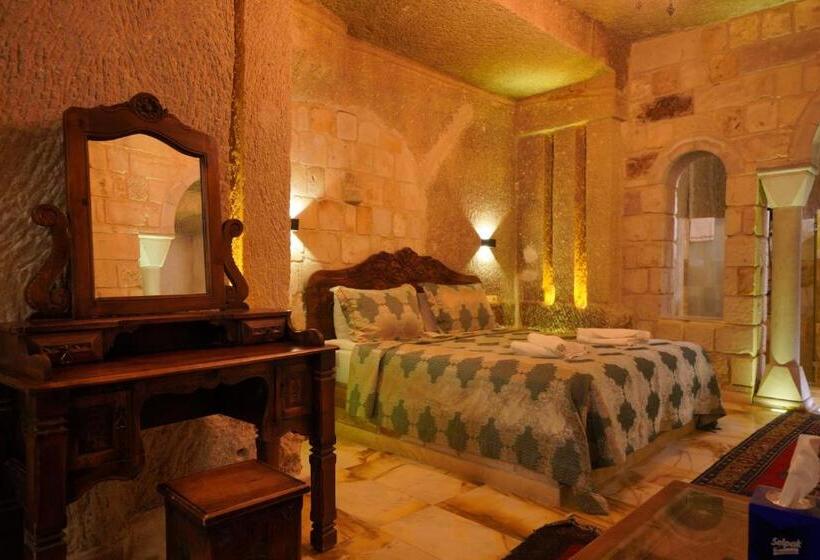 جناح, Shoestring Cave House