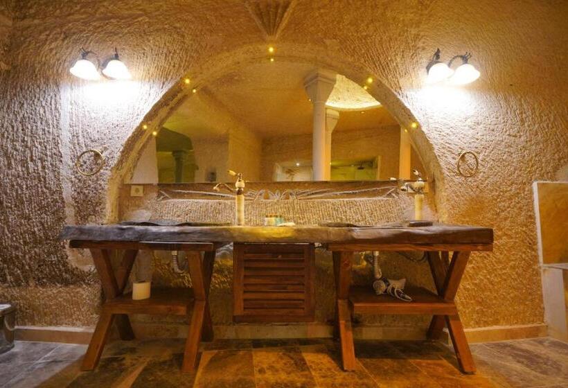 جناح رئاسى, Shoestring Cave House