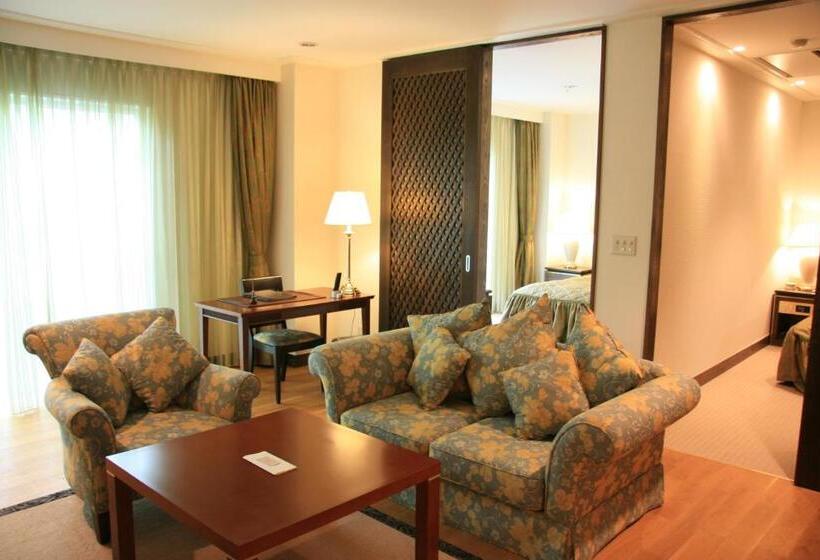Королевский Люкс, Kyu Karuizawa Hotel Otowa No Mori