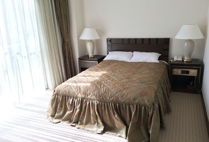 Королевский Люкс, Kyu Karuizawa Hotel Otowa No Mori