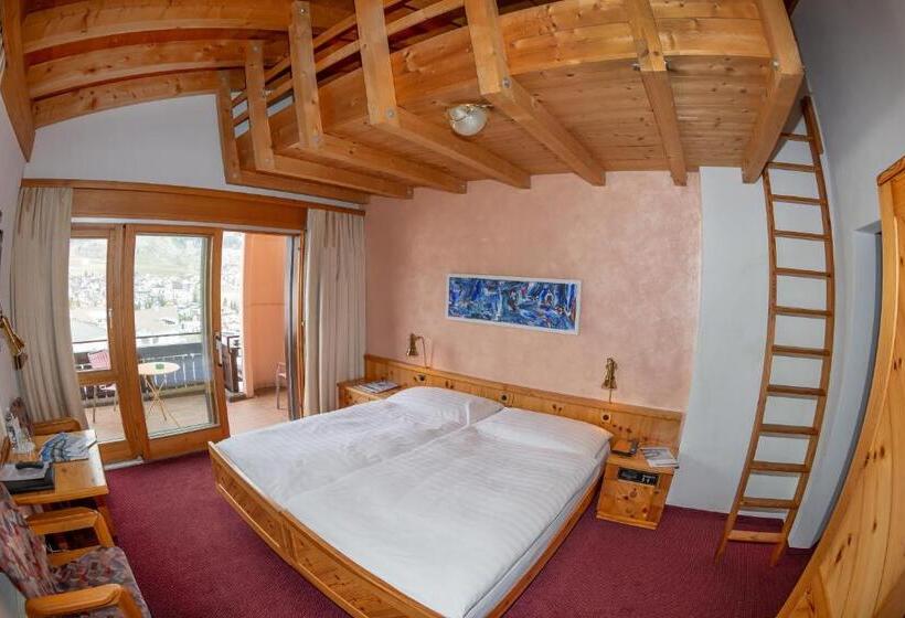 家庭间, T3 Hotel Mira Val
