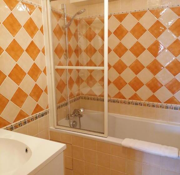 اتاق استاندارد سه نفره, Hôtel Le Lievre Blanc